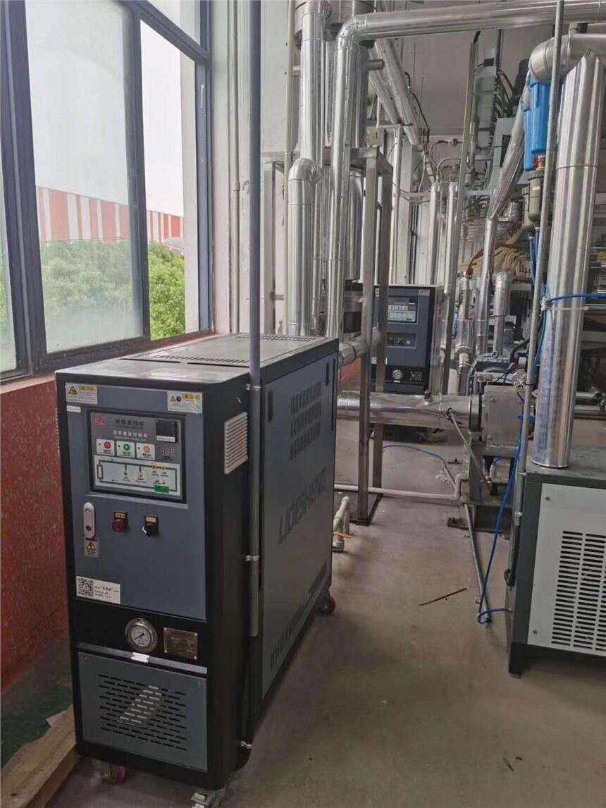 蘇州油加熱器/油循環(huán)模溫機/水溫度控制機/模具溫度控制機/冷熱一體模溫機